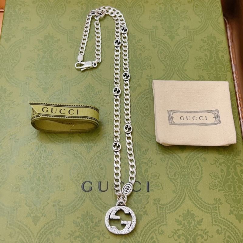 G*u*i necklaces